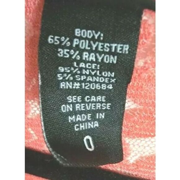 Torrid 0 Salmon Colored Hi-Lo‎ Lace Accent Top Stretch Part Button 3/4 Sleeve - Picture 4 of 5